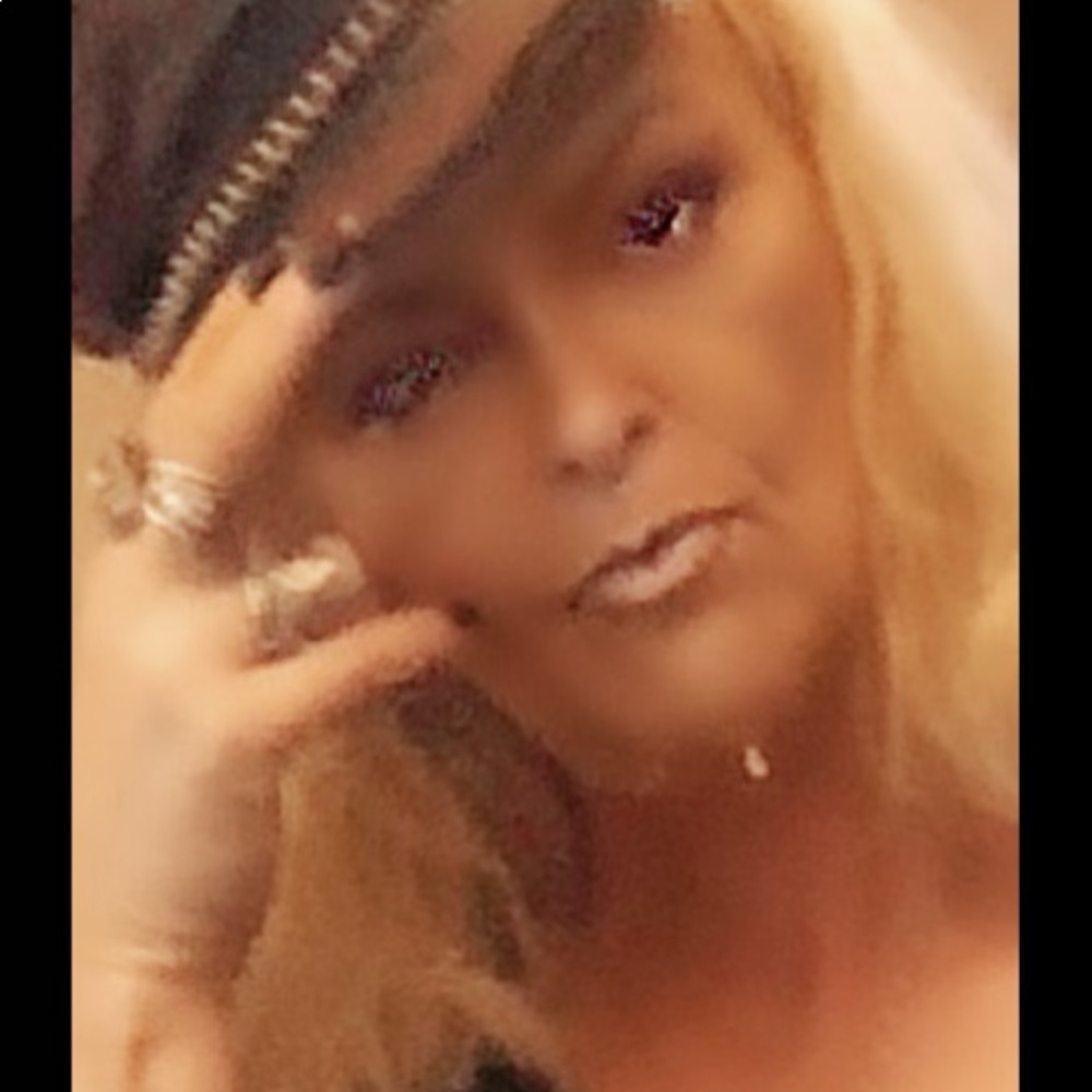 Meet your Posher, Angela